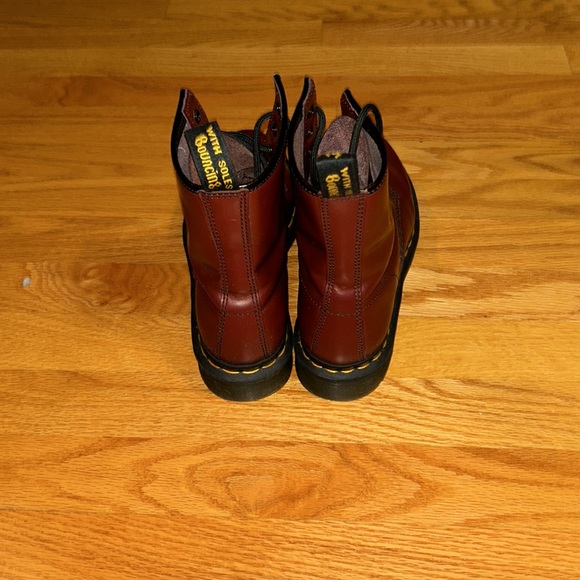 Dr. Marten lace up boots women’s size 7 - Picture 4 of 5